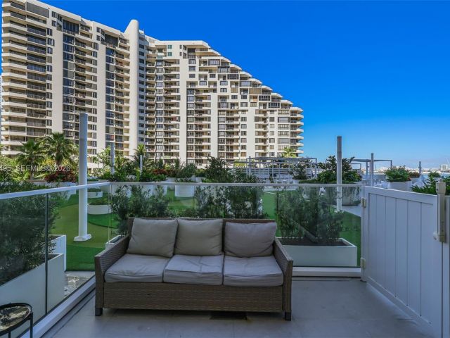 1-bedroom condo for sale in Miami - 770 Claughton Island Dr 409 - MondialRealty