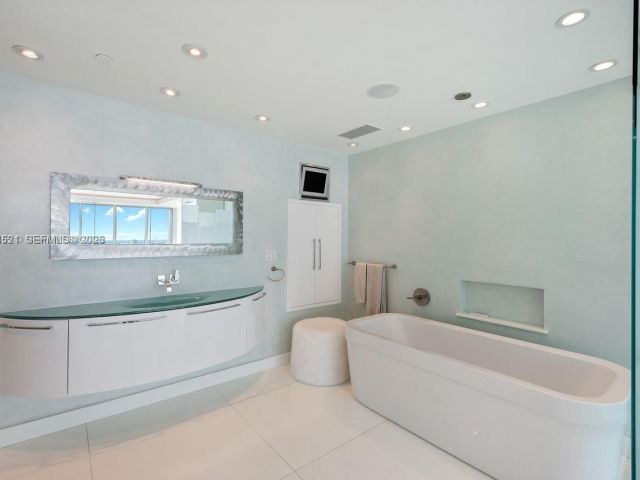 Apartment for rent  Unit #4403 - photo 7157155