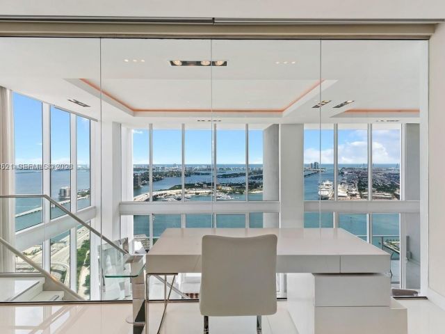 Apartment for rent  Unit #4403 - photo 7157157