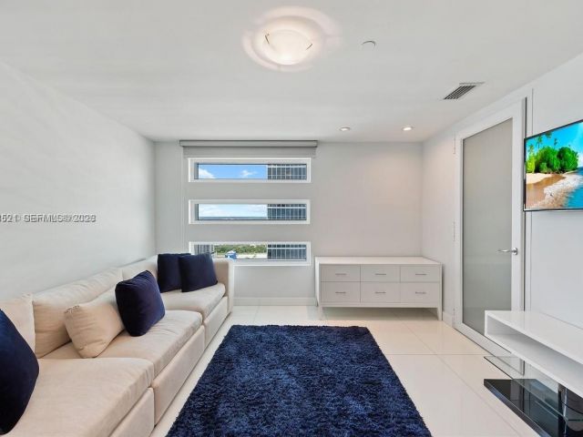 Apartment for rent  Unit #4403 - photo 7157163