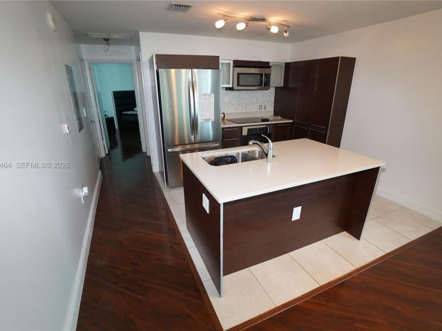 1-bedroom condo for sale in Miami - 1900 N Bayshore Dr 2510 - MondialRealty