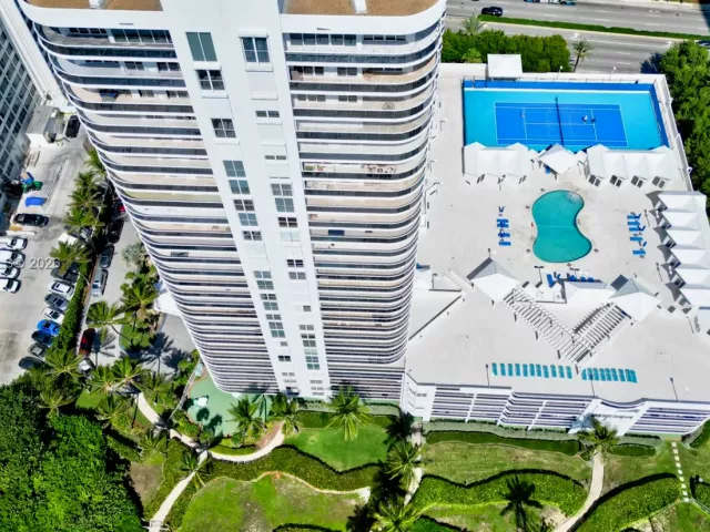 3-bedroom condo for rent in Sunny Isles Beach - 16711 Collins Ave 1004 - MondialRealty