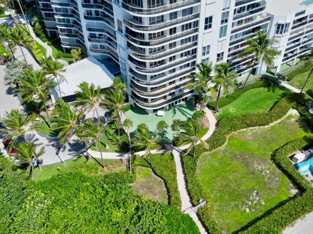3-bedroom condo for rent in Sunny Isles Beach - 16711 Collins Ave 1004 - MondialRealty