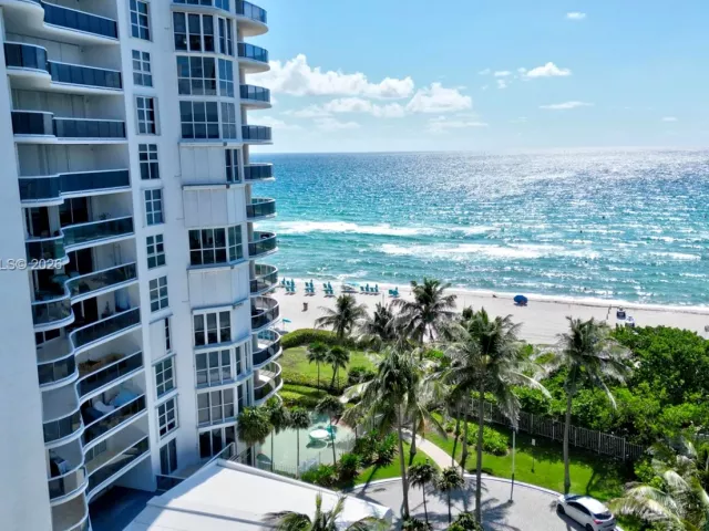 3-bedroom condo for rent in Sunny Isles Beach - 16711 Collins Ave 1004 - MondialRealty