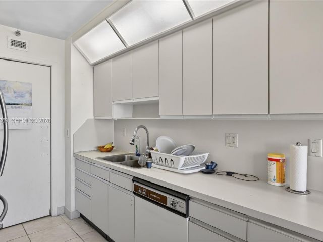 Apartment for sale  Unit #8L - photo 7161193