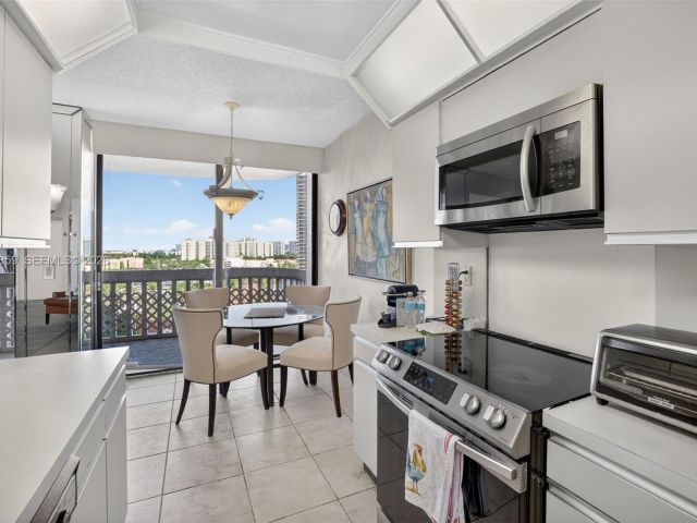 Apartment for sale  Unit #8L - photo 7161198