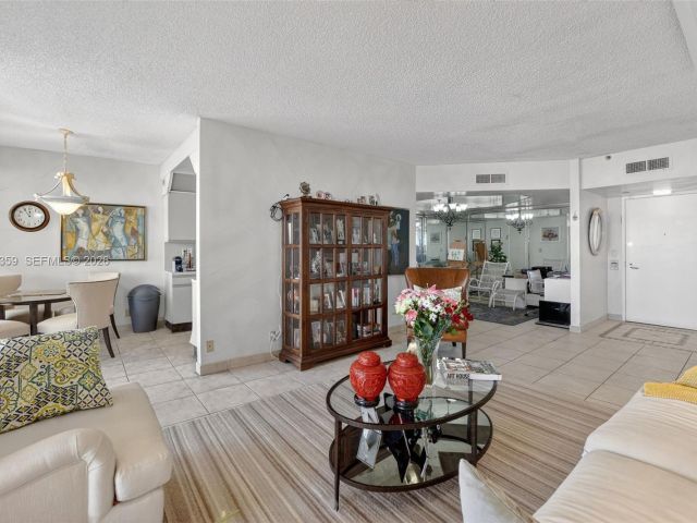 Apartment for sale  Unit #8L - photo 7161202