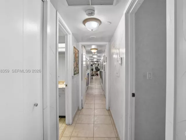 2-bedroom condo for sale in Aventura - 19355 Turnberry Way 8L - MondialRealty