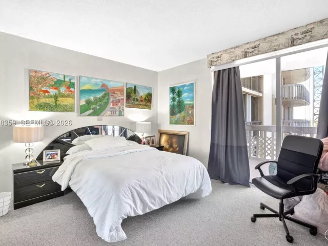 2-bedroom condo for sale in Aventura - 19355 Turnberry Way 8L - MondialRealty