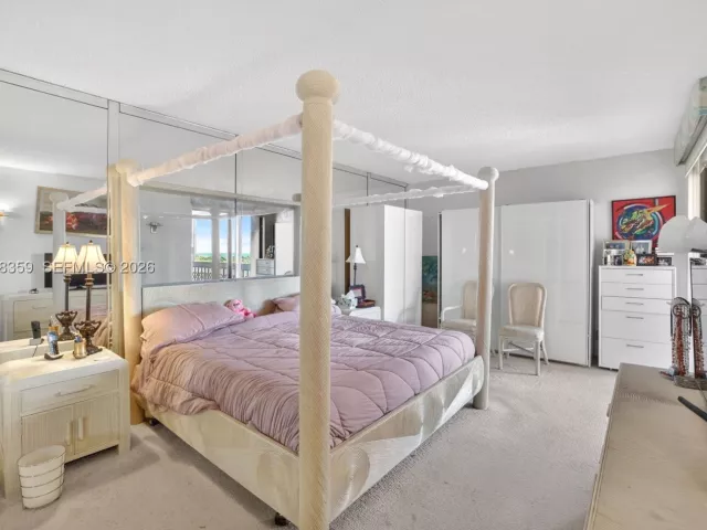 2-bedroom condo for sale in Aventura - 19355 Turnberry Way 8L - MondialRealty