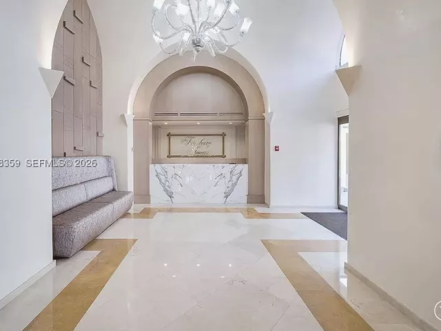 2-bedroom condo for sale in Aventura - 19355 Turnberry Way 8L - MondialRealty