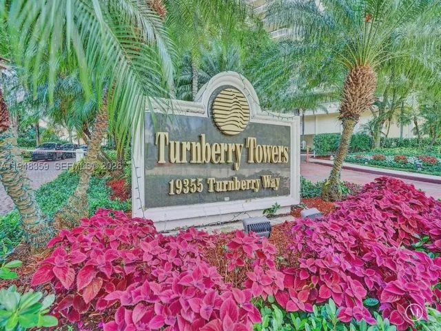 2-bedroom condo for sale in Aventura - 19355 Turnberry Way 8L - MondialRealty