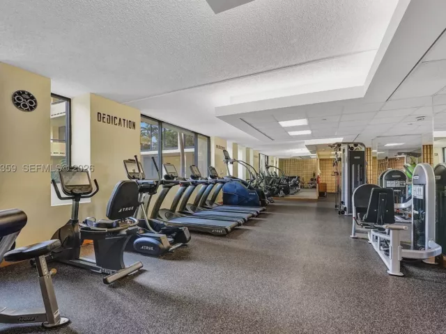 2-bedroom condo for sale in Aventura - 19355 Turnberry Way 8L - MondialRealty