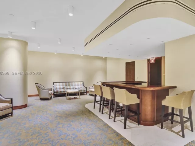 2-bedroom condo for sale in Aventura - 19355 Turnberry Way 8L - MondialRealty