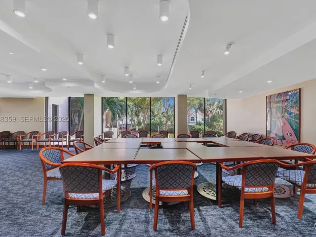 2-bedroom condo for sale in Aventura - 19355 Turnberry Way 8L - MondialRealty