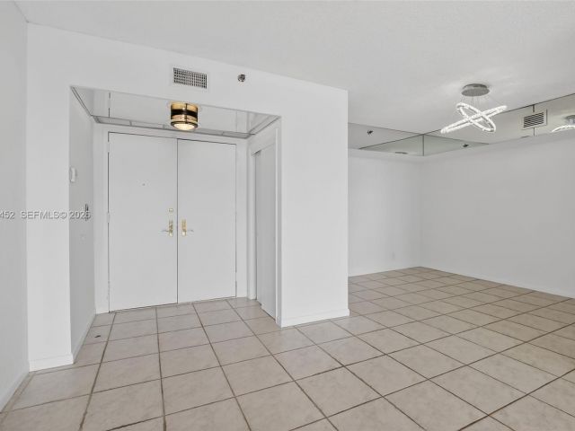 2-bedroom condo for sale in Aventura - 20281 E Country Club Dr 405 - MondialRealty