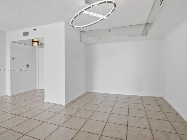 2-bedroom condo for sale in Aventura - 20281 E Country Club Dr 405 - MondialRealty