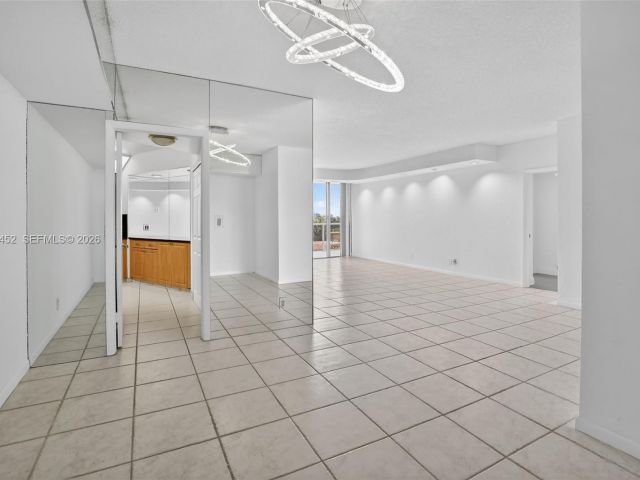 2-bedroom condo for sale in Aventura - 20281 E Country Club Dr 405 - MondialRealty