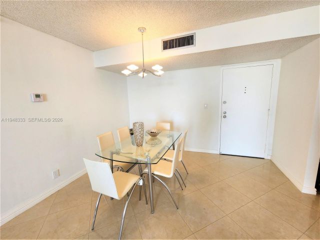 2-bedroom condo for rent in Sunny Isles Beach - 290 174th St 1607 - MondialRealty
