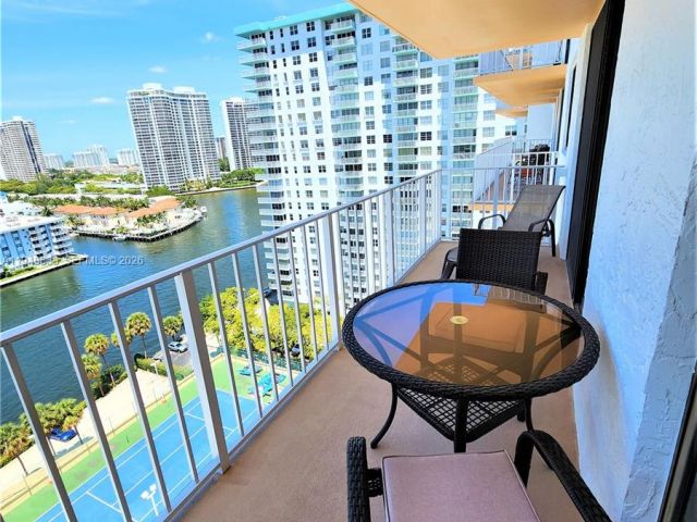 2-bedroom condo for rent in Sunny Isles Beach - 290 174th St 1607 - MondialRealty
