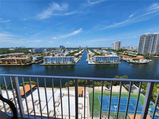 2-bedroom condo for rent in Sunny Isles Beach - 290 174th St 1607 - MondialRealty
