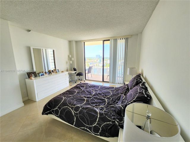 2-bedroom condo for rent in Sunny Isles Beach - 290 174th St 1607 - MondialRealty