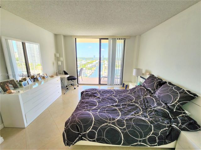 2-bedroom condo for rent in Sunny Isles Beach - 290 174th St 1607 - MondialRealty