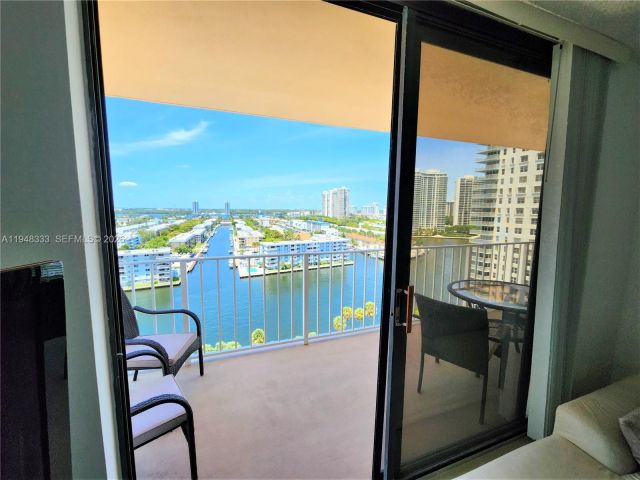 2-bedroom condo for rent in Sunny Isles Beach - 290 174th St 1607 - MondialRealty