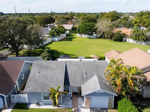 3-bedroom home for sale in Miami - 14954 SW 142nd Pl - MondialRealty