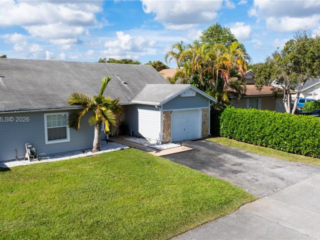 3-bedroom home for sale in Miami - 14954 SW 142nd Pl - MondialRealty