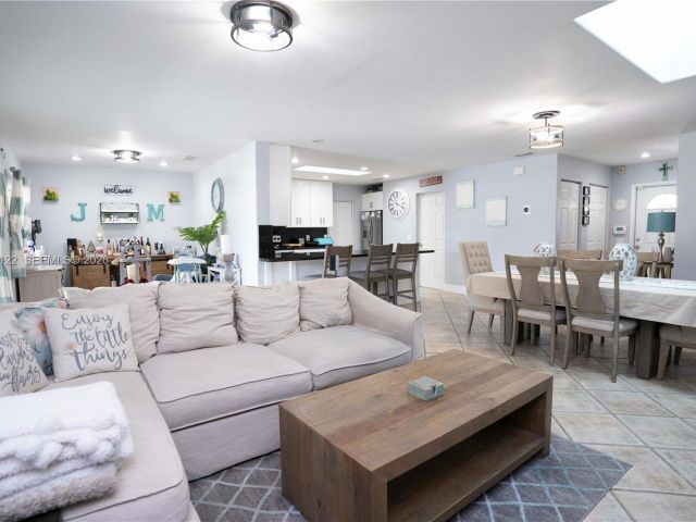 3-bedroom home for sale in Miami - 14954 SW 142nd Pl - MondialRealty