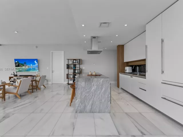 3-bedroom condo for sale in Miami - 700 NE 26th Ter 4701 - MondialRealty