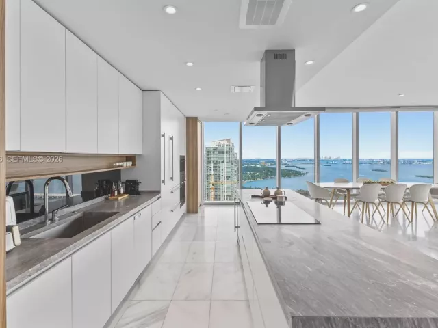 3-bedroom condo for sale in Miami - 700 NE 26th Ter 4701 - MondialRealty