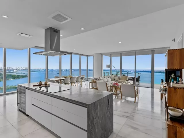 3-bedroom condo for sale in Miami - 700 NE 26th Ter 4701 - MondialRealty