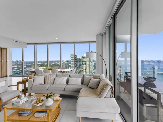 3-bedroom condo for sale in Miami - 700 NE 26th Ter 4701 - MondialRealty