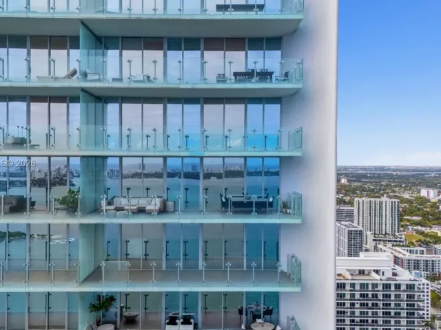 3-bedroom condo for sale in Miami - 700 NE 26th Ter 4701 - MondialRealty