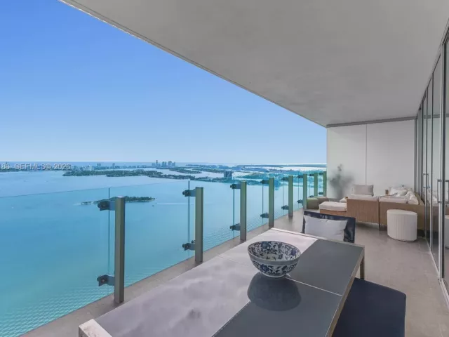 3-bedroom condo for sale in Miami - 700 NE 26th Ter 4701 - MondialRealty
