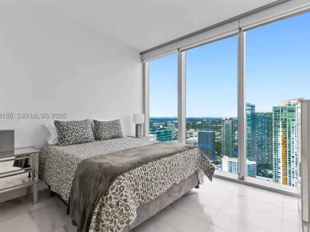 3-bedroom condo for sale in Miami - 700 NE 26th Ter 4701 - MondialRealty
