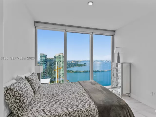 3-bedroom condo for sale in Miami - 700 NE 26th Ter 4701 - MondialRealty