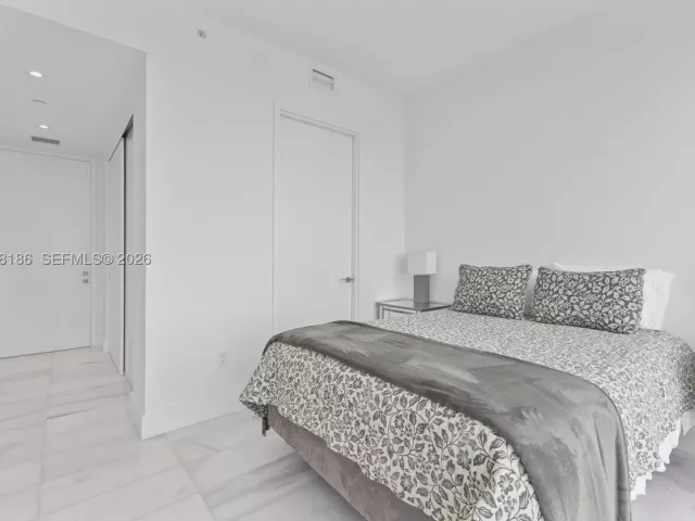 3-bedroom condo for sale in Miami - 700 NE 26th Ter 4701 - MondialRealty