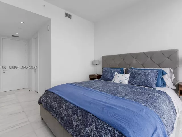 3-bedroom condo for sale in Miami - 700 NE 26th Ter 4701 - MondialRealty