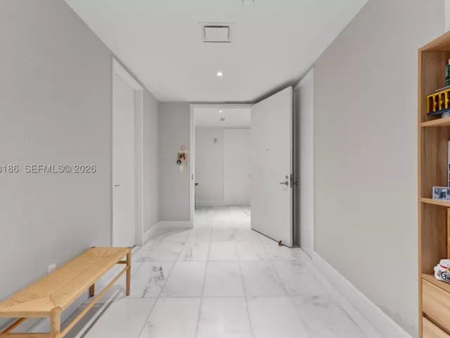 3-bedroom condo for sale in Miami - 700 NE 26th Ter 4701 - MondialRealty