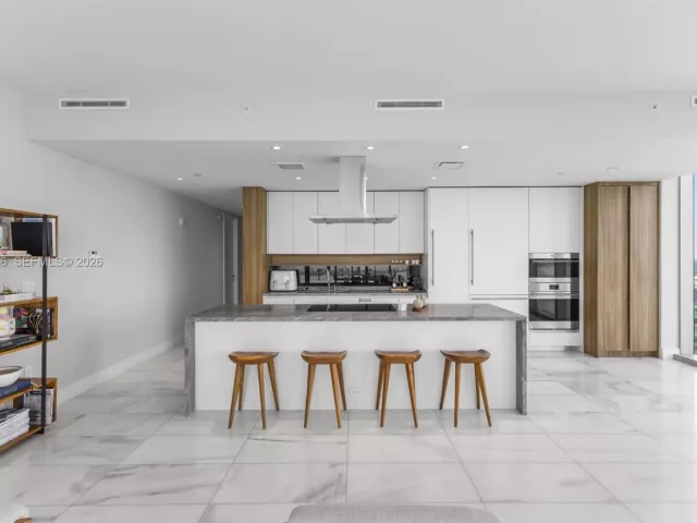 3-bedroom condo for sale in Miami - 700 NE 26th Ter 4701 - MondialRealty