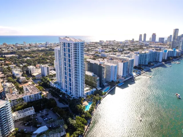 1-bedroom condo for sale in Miami Beach - 1330 West Ave 610 - MondialRealty