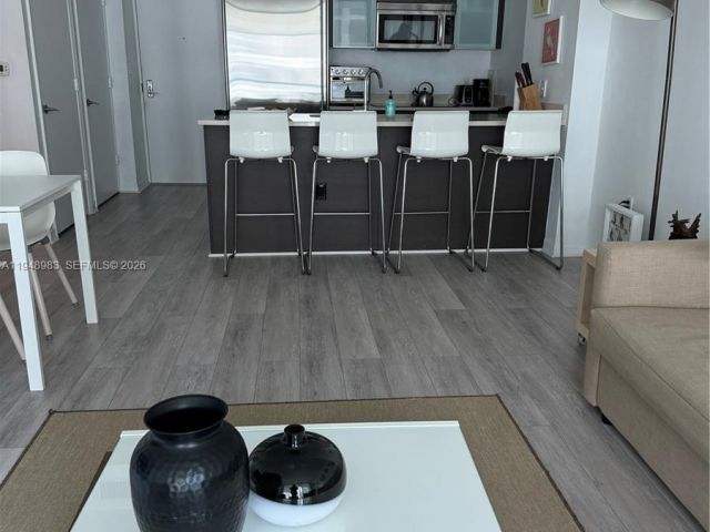 1-bedroom condo for rent in Miami - 500 Brickell Ave 1704 - MondialRealty