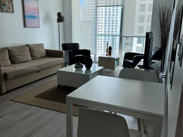 1-bedroom condo for rent in Miami - 500 Brickell Ave 1704 - MondialRealty