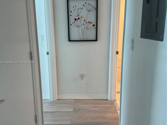 1-bedroom condo for rent in Miami - 500 Brickell Ave 1704 - MondialRealty