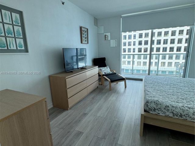 1-bedroom condo for rent in Miami - 500 Brickell Ave 1704 - MondialRealty