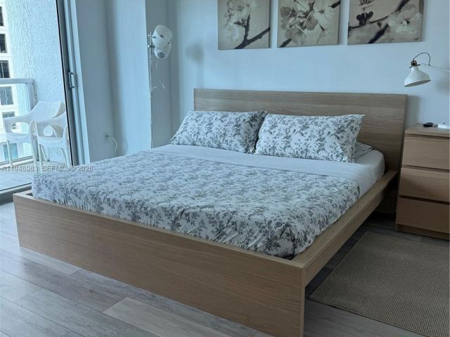 1-bedroom condo for rent in Miami - 500 Brickell Ave 1704 - MondialRealty