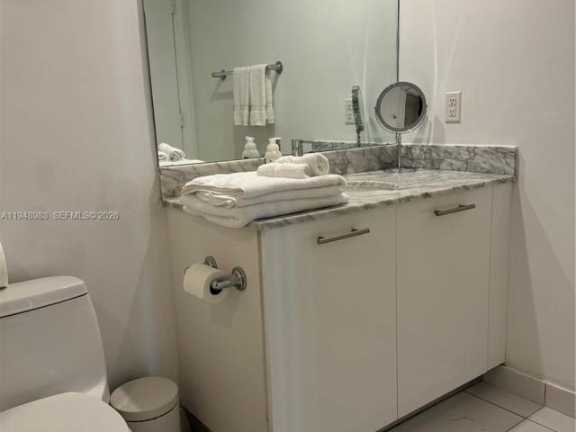 1-bedroom condo for rent in Miami - 500 Brickell Ave 1704 - MondialRealty